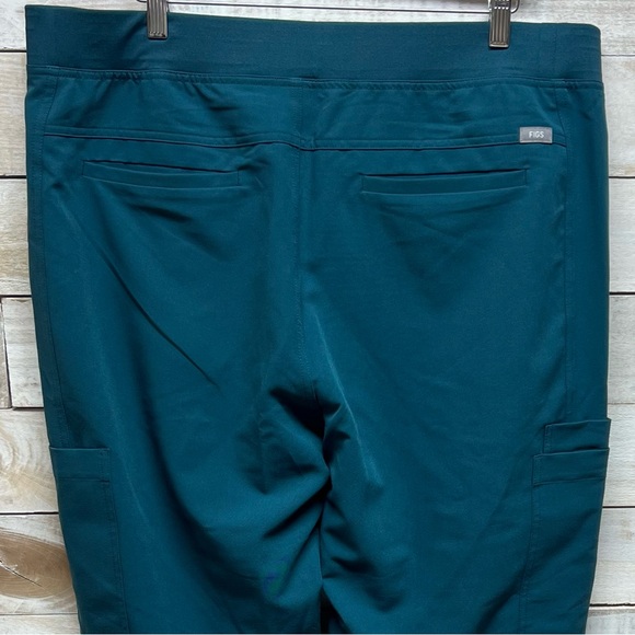 FIGS Axim Cargo Scrub Pants Mens 2XL Green Straight Leg NWT - Picture 4 of 12